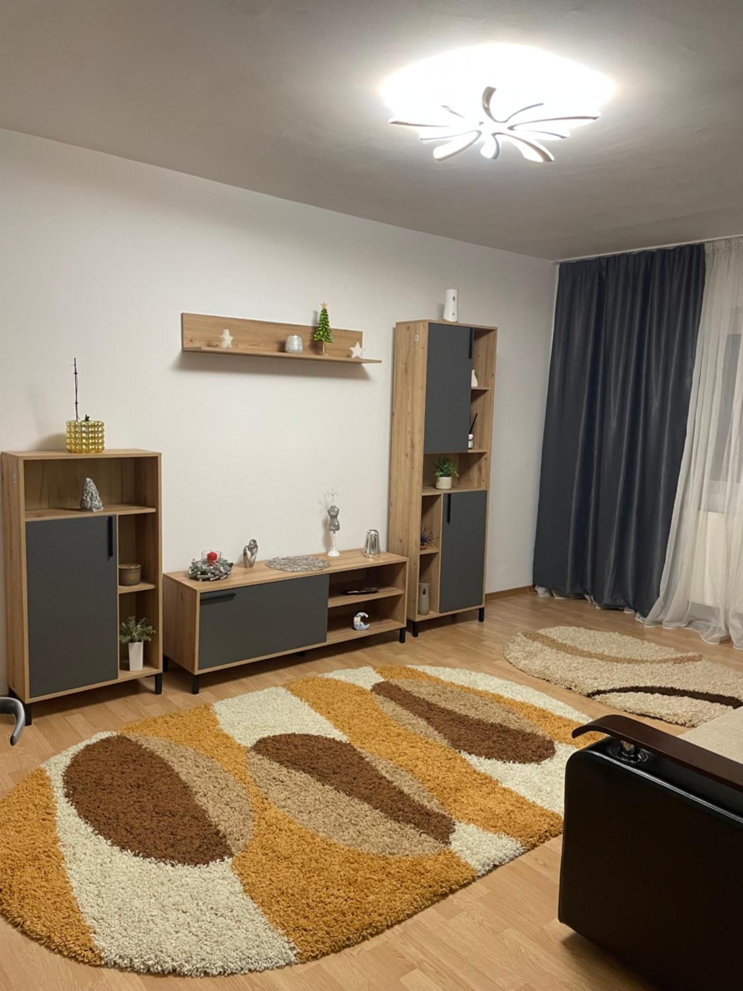 Apartament Петрошани Экстерьер фото