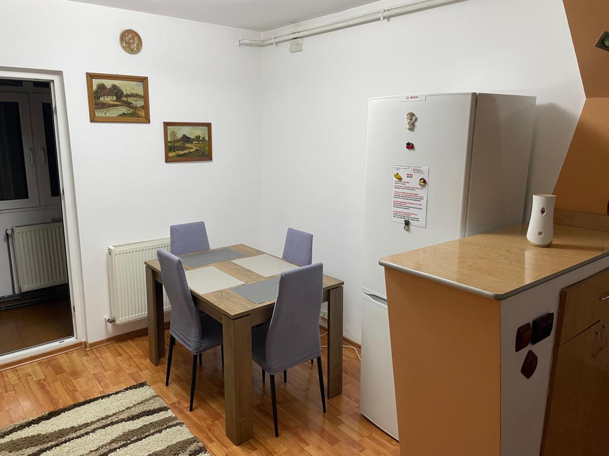 Apartament Петрошани Экстерьер фото